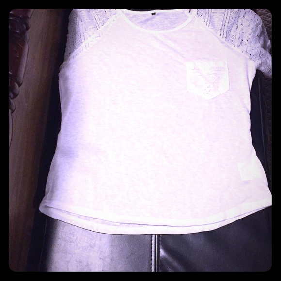 White top with pocket brand new never worn - Picture 1 of 1